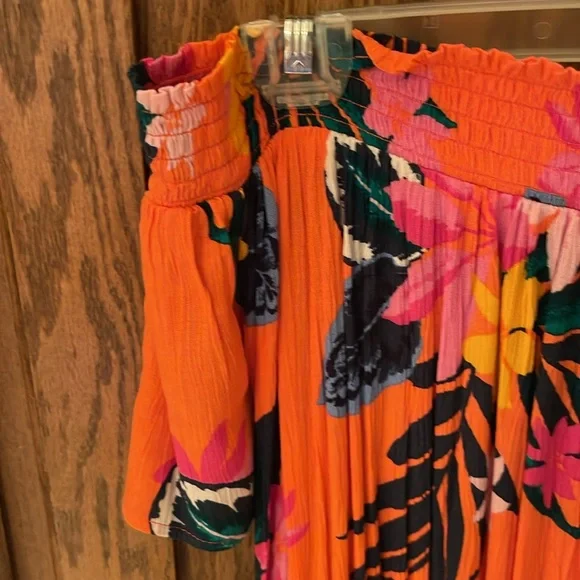 Old Navy Tiered Tropical Floral Midi Dress - Picture 2 of 6